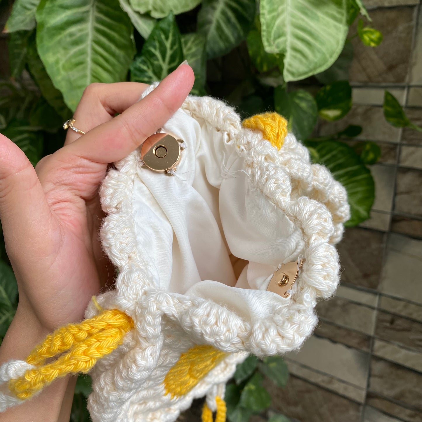 White Daisy Dream - Crochet Sling